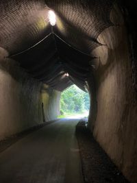 im Bahntunnel